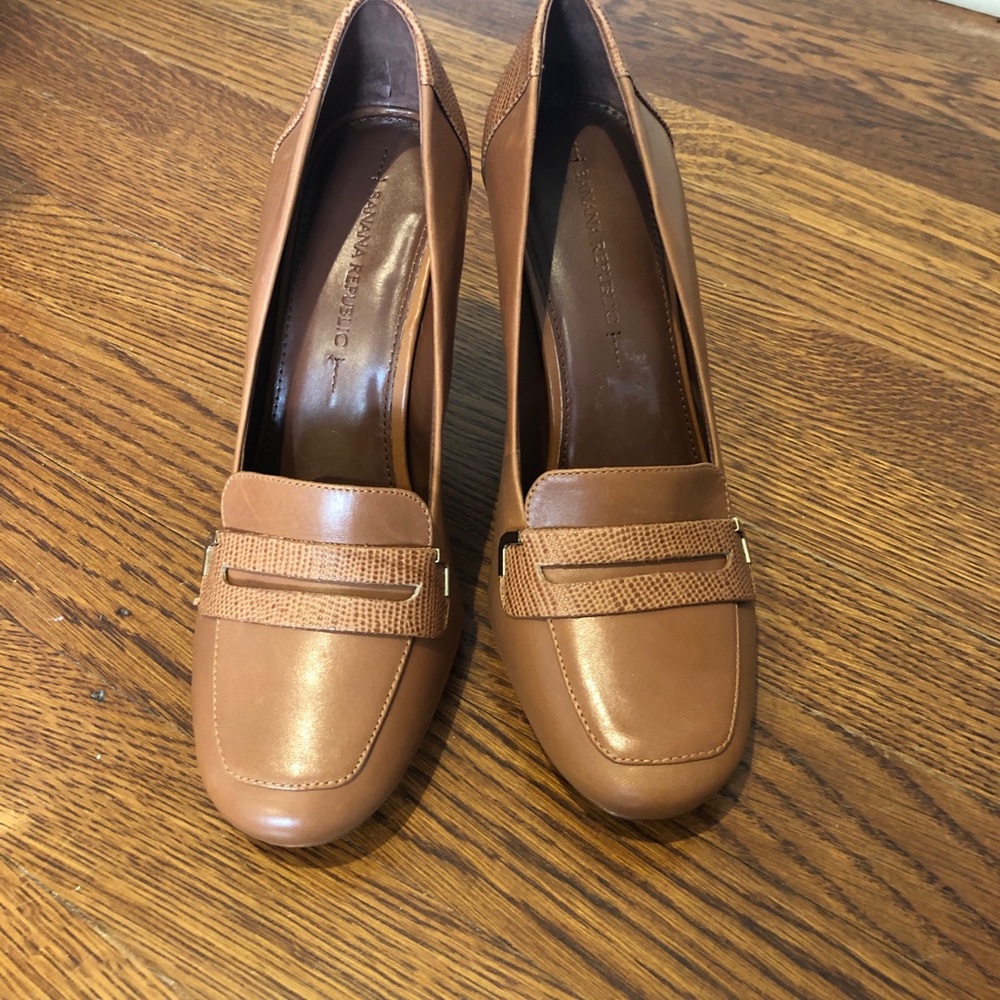 NEW: Banana Republic heels - Picture 2 of 4